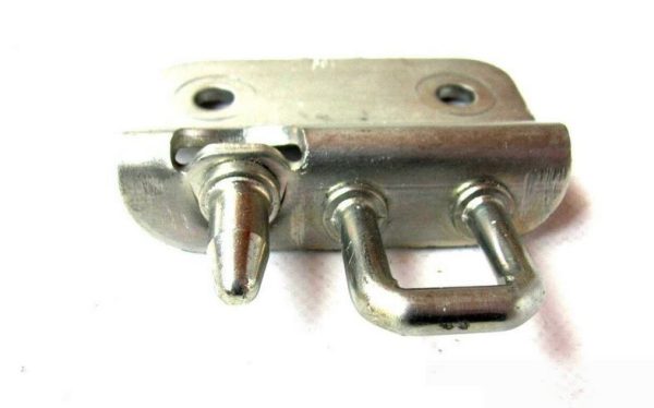 NEW GENUINE MERCEDES BENZ SPRINTER W906 REAR DOOR LOCK STRIKER A9067400032 - Image 3