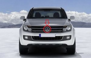 NEW GENUINE VW AMAROK 2010-2017 FRONT BUMPER GRILL CHROME LOGO EMBLEM BADGE 2H0853601AULM