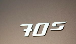 NEW GENUINE VW BEETLE 13-18 FRONT SIDE FENDER 70s LETTERING CHROME LEFT N/S 5C5853688D739