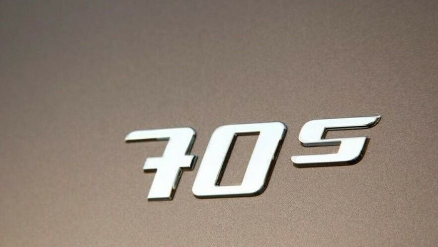 NEW GENUINE VW BEETLE 13-18 FRONT SIDE FENDER 70s LETTERING CHROME RIGHT O/S 5C5853688G739