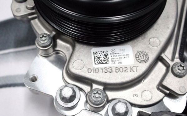 NEW GENUINE MERCEDES BENZ OM651 ENGINE COOLING WATER PUMP A6512000300 - Image 4