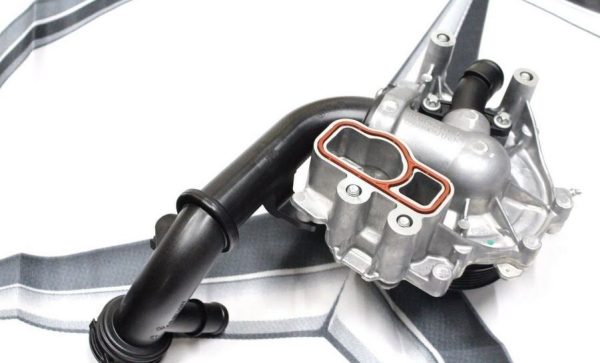 NEW GENUINE MERCEDES BENZ OM651 ENGINE COOLING WATER PUMP A6512000300 - Image 3