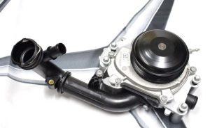 NEW GENUINE MERCEDES BENZ OM651 ENGINE COOLING WATER PUMP A6512000300