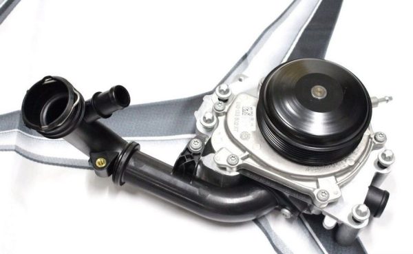 NEW GENUINE MERCEDES BENZ OM651 ENGINE COOLING WATER PUMP A6512000300