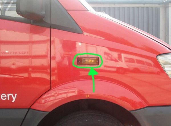 NEW GENUINE MERCEDES BENZ SPRINTER 901-905 FRONT RIGHT SIDE WING REPEATER LAMP A0018205021 - Image 3
