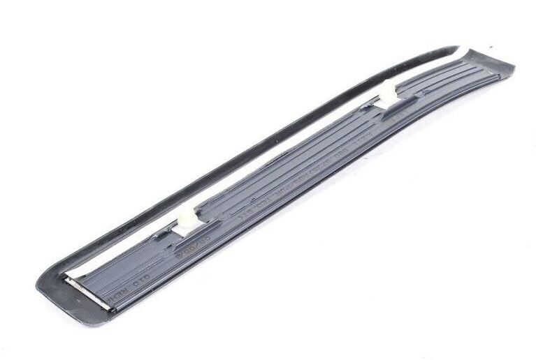 NEW GENUINE MERCEDES BENZ E CLASS W212 REAR LEFT OUTER DOOR STILL TRIM A21168057359051 - Image 3