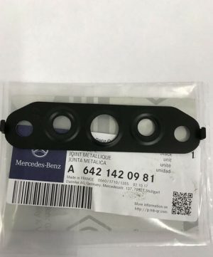 NEW GENUINE MERCEDES BENZ OM642 TURBO OIL FEED GASKET SEAL A6421420981