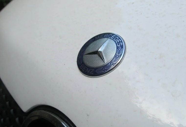 NEW GENUINE MERCEDES BENZ SPRINTER W909 ENGINE HOOD EMBLEM A9018100018 - Image 3