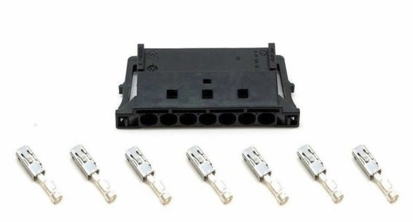 NEW MERCEDES C W204 TAIL LIGHT BULB HOLDER AND SUPPORT CONNECT PLUG LEFT N/S - Image 3