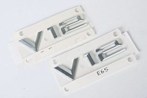 BMW NEW GENUINE E65 7 SERIES V12 FENDER WING BADGE EMBLEM PAIR SET LEFT RIGHT