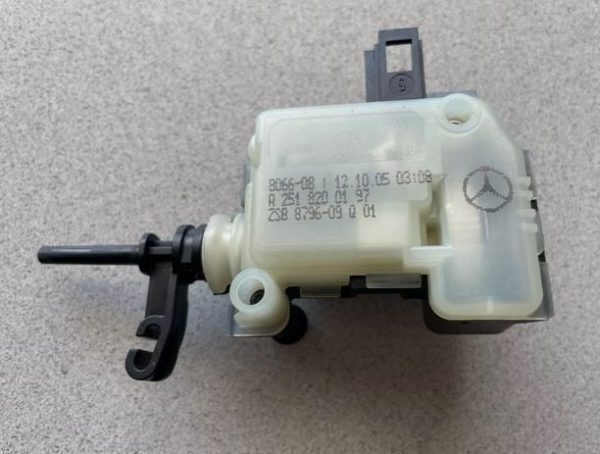 NEW GENUINE MERCEDES BENZ S ML CLS FUEL FLAP LOCKING ACTUATOR A2518200197