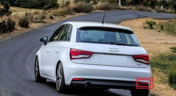 NEW GENUINE AUDI A1 2015-2018 REAR BUMPER RIGHT O/S LIGHT REFLECTOR 8XA945106 - Image 2