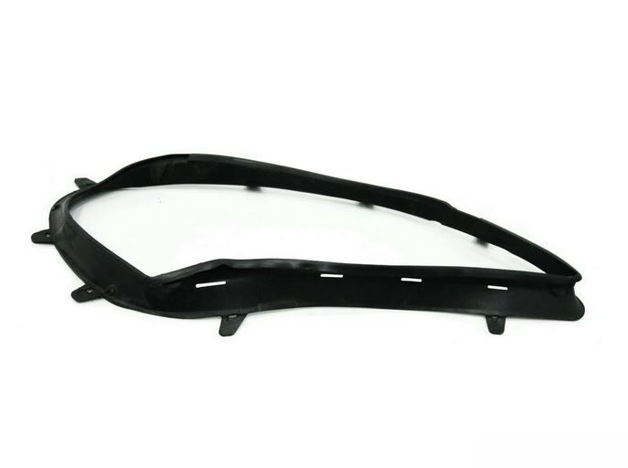 NEW GENUINE MERCEDES BENZ MB ML CLASS W164 FACELIFT HEADLIGHT SEAL RIGHT O/S A1648260891