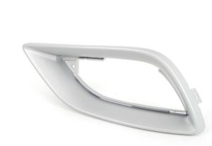 NEW GENUINE MERCEDES BENZ R W251 FRONT BUMPER FOG LIGHT COVER TRIM RIGHT O/S A2518852023