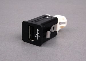 NEW GENUINE BMW 1 3 5 6 7 X1 X3 X4 X5 X6 Z4 USB SOCKET PLUG PORT 84109237656