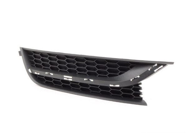 NEW GENUINE VOLKSWAGEN PASSAT B7 FRONT BUMPER LOWER GRILL RIGHT O/S 561853666C9B9