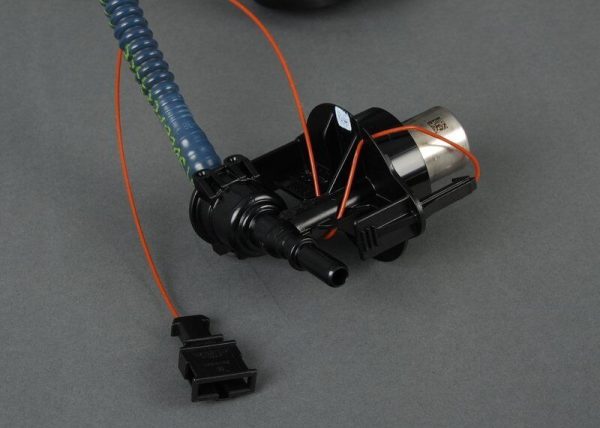 NEW GENUINE BMW 7 SERIES F01 F02 F04 FUEL PRESSURE REGULATOR FILTER 16117217255 - Image 3