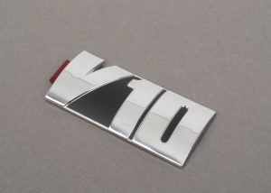 BMW NEW GENUINE E60 E61 E63 E64 M5 M6 V10 ENGINE VALVE COVER EMBLEM STICKER 11617834686