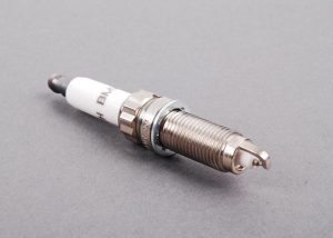 NEW GENUINE BMW PETROL ENGINE IGNITION SPARK PLUG 1 PCS BOSCH ZR5TPP33 12120037580