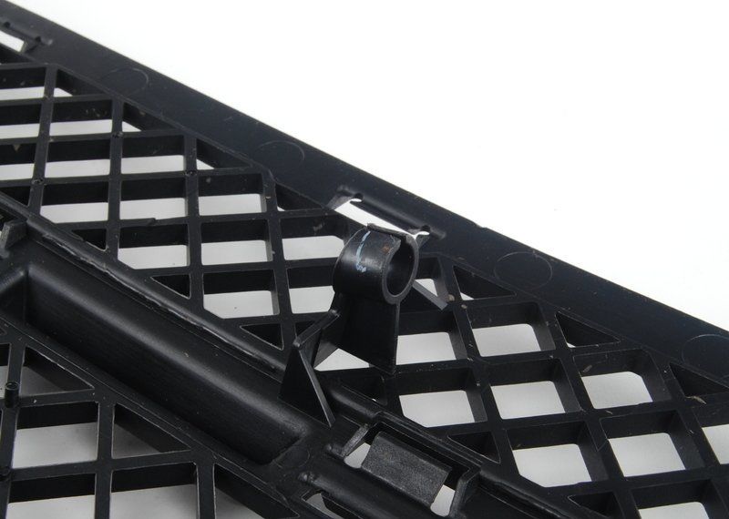 MINI NEW GENUINE COOPER R50 R52 04-08 FRONT BUMPER CENTER LOWER GRILL 51117127933 - Image 5