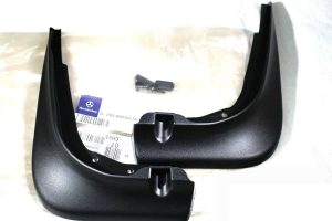 NEW GENUINE MERCEDES BENZ MB C CLASS W205 FRONT MUD FLAPS SPLASH GUARD PAIR