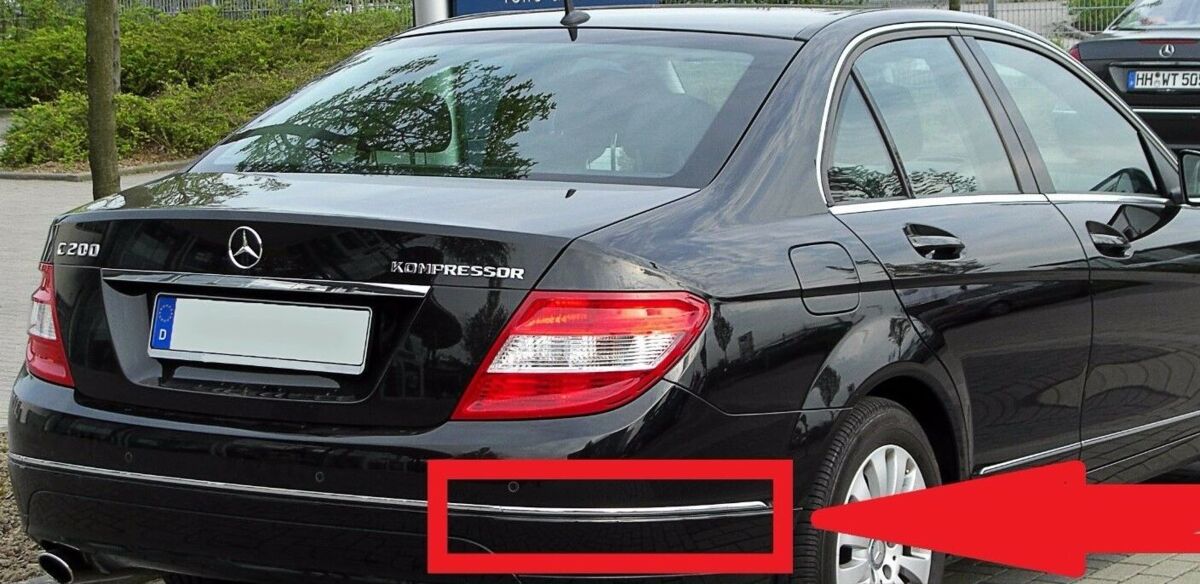 NEW GENUINE MERCEDES BENZ MB C CLASS W204 REAR BUMPER RIGHT CHROME MOLDING TRIM - Image 3