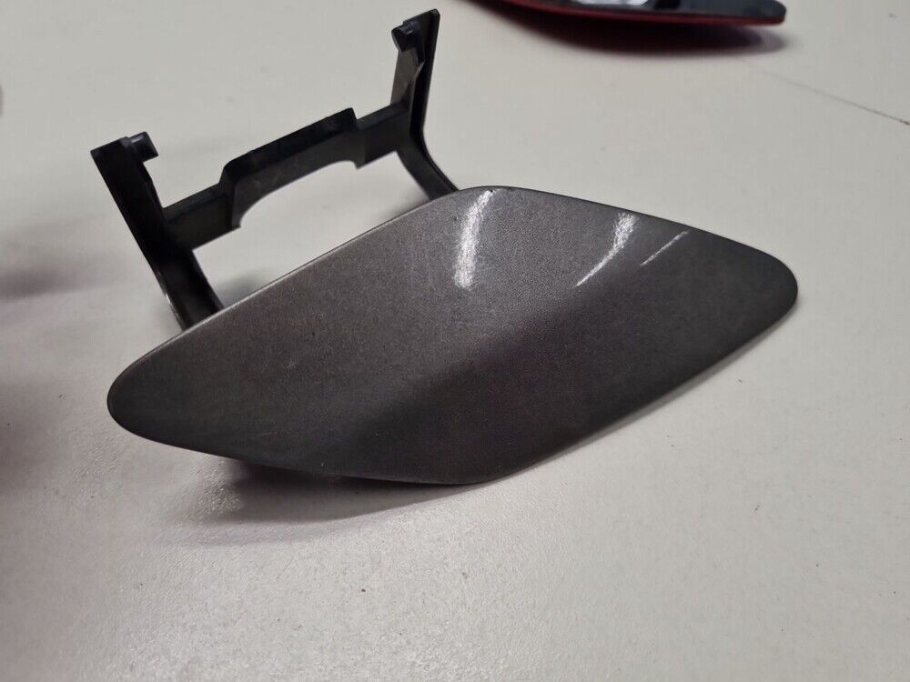 NEW GENUINE MERCEDES BENZ MB B CLASS W246 FRONT HEADLIGHT WASHER CAP LEFT PRIMED
