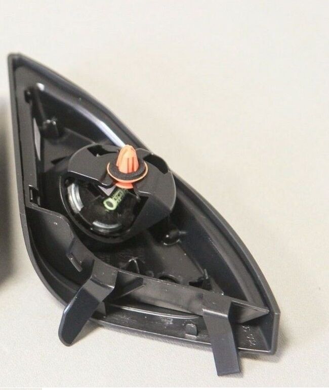 NEW GENUINE MERCEDES BENZ MB GLA CLASS X156 HARMAN KARDON TWEETER COVER LEFT A15672003119H68 - Image 2