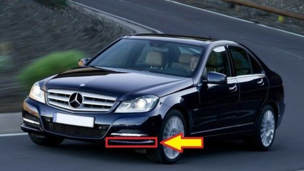 NEW GENUINE MERCEDES MB W204 C CLASS AVANTGARDE FRONT BUMPER LOWER CHROME LEFT - Image 2