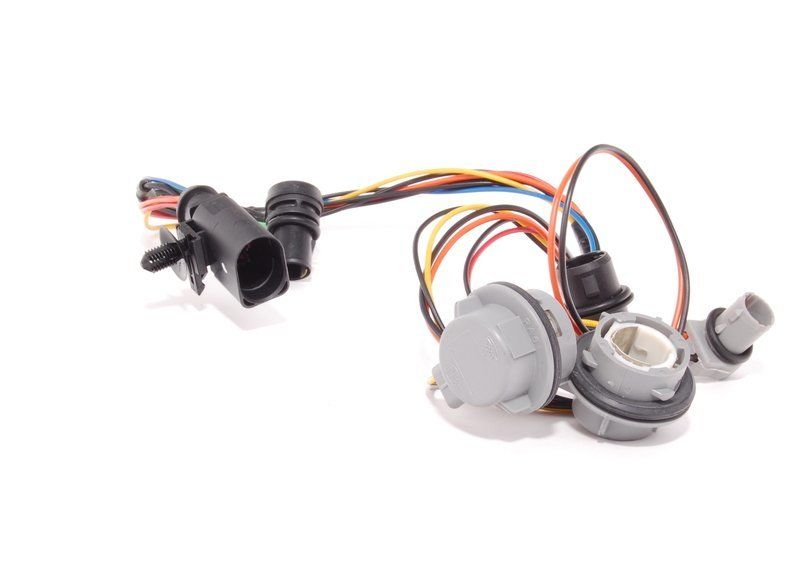 AUDI NEW GENUINE Q7 06-09 REAR LOWER TAIL LIGHT BULB CARRIER WITH CABLES 4L0945221A