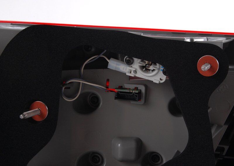 NEW GENUINE BMW E92 LCI 3 SERIES REAR LED N/S LEFT OUTER TAIL LIGHT 63217251957 - Image 3