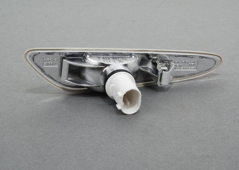 BMW NEW GENUINE X3 SERIES 04-11 LEFT N/S WHITE TURN SIGNAL INDICATOR 63133418447 - Image 4