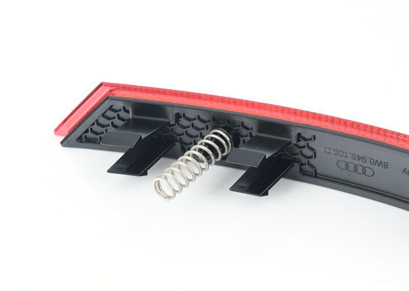 NEW GENUINE AUDI A4 B9 REAR BUMPER RIGHT O/S LIGHT REFLECTOR 8W0945106D - Image 4