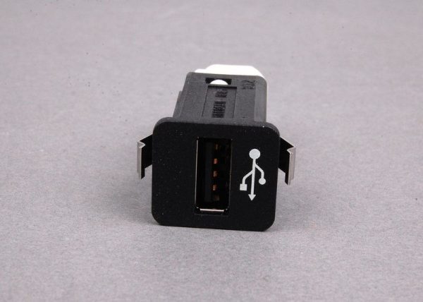 NEW GENUINE BMW 1 3 5 6 7 X1 X3 X4 X5 X6 Z4 USB SOCKET PLUG PORT 84109237656 - Image 3