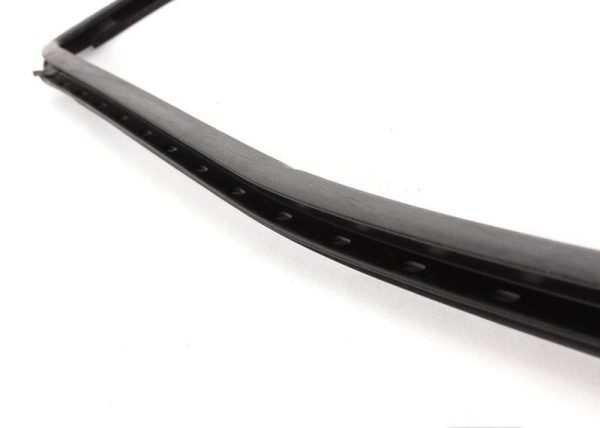 BMW NEW GENUINE E39 FRONT UPPER WINDSHIELD SEALING GASKET PROTECTIVE GLAZING 51318172745 - Image 4