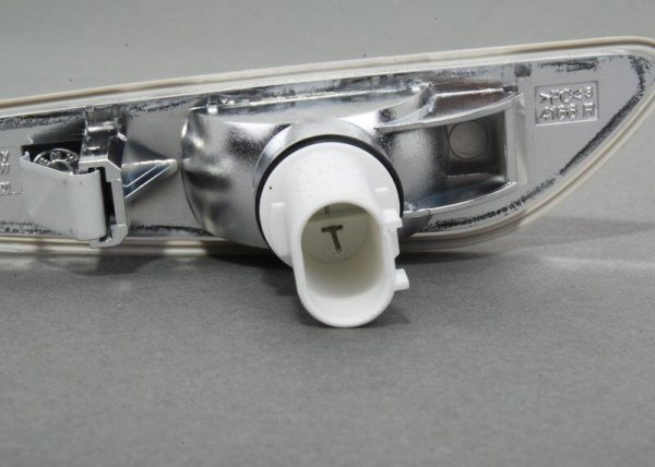 BMW NEW GENUINE X3 SERIES 04-11 RIGHT O/S WHITE TURN SIGNAL INDICATOR 63133418448 - Image 5