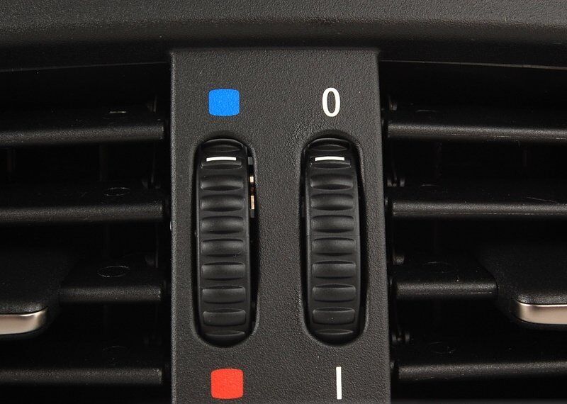 BMW NEW GENUINE 5 E60 E61 05-10 FRESH REAR BLACK AIR VENT GRILL CENTER 64226957974 - Image 4