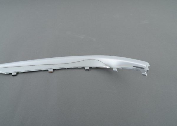 NEW GENUINE VOLKSWAGEN TOUAREG FRONT CENTER GRILL CHROME TRIM 7L6853761D2ZZ - Image 3