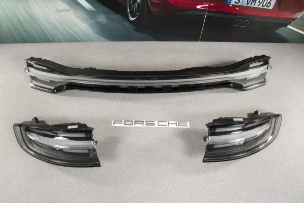GTS Facelift Look Smoked Taillights set For Porsche Macan MK1 19-23 - Image 3