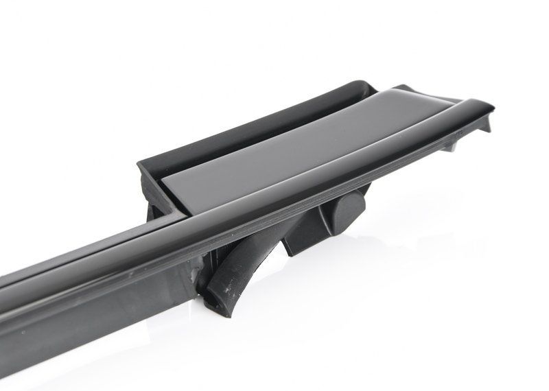 NEW GENUINE BMW 4 SERIES REAR FINISHER SIDE WINDOW LEFT N/S 51377295571 - Image 4