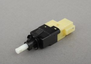 NEW GENUINE MERCEDES BENZ MB E CLASS W211 07-09 BRAKE LIGHT SWITCH A0015456709