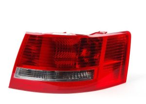 NEW GENUINE A6 C6 04-08 SALOON O/S RIGHT REAR LIGHT WITH BULB HOLDER 4F5945096L