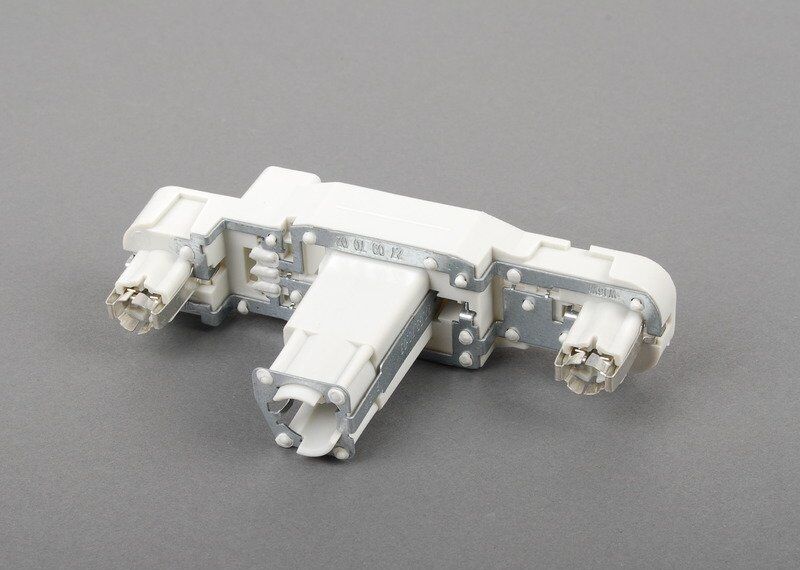 NEW GENUINE VW CC 09-12 OUTER TAIL LIGHT BULB CARRIER LEFT RIGHT 3C8945257B - Image 2