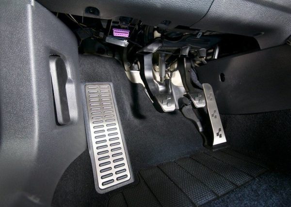 NEW GENUINE VOLKSWAGEN GOLF SCIROCCO TIGUAN STAINLESS STEEL FOOTREST 1K1864551SUB - Image 3