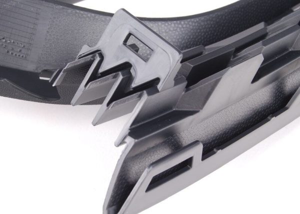 NEW GENUINE VOLKSWAGEN PASSAT B7 FRONT BUMPER LOWER GRILL RIGHT O/S 561853666A9B9 - Image 3