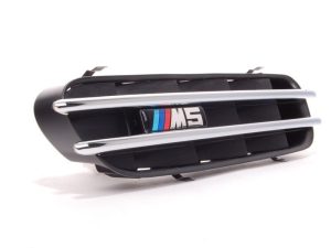 BMW NEW GENUINE 5 SERIES E60 M5 LEFT N/S WING FENDER GRILLE M5 BADGE 51137896849