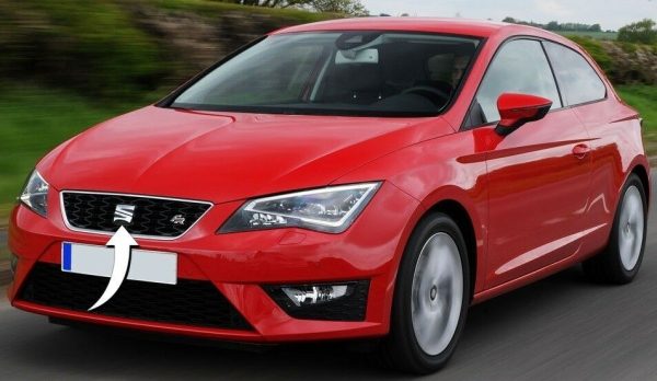 NEW GENUINE SEAT LEON FR 12-18 FRONT UPPER CENTER GRILL BLACK 5F0853654D 9B9 - Image 2