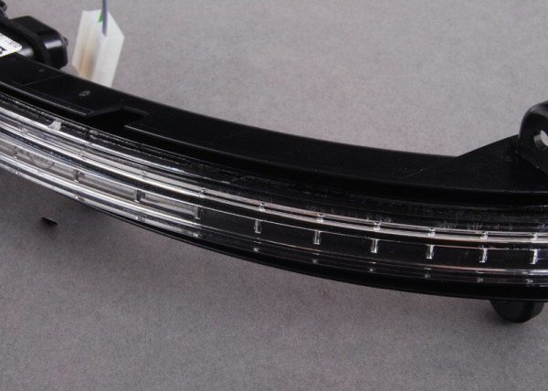 AUDI NEW GENUINE Q7 06-09 O/S RIGHT MIRROR LED TURN SIGNAL INDICATOR 4L0949102 - Image 5