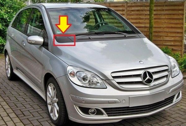 NEW GENUINE MERCEDES MB B CLASS W245 FRONT WINDSHIELD WATER DRAIN COVER RIGHT A1698300275 - Image 2