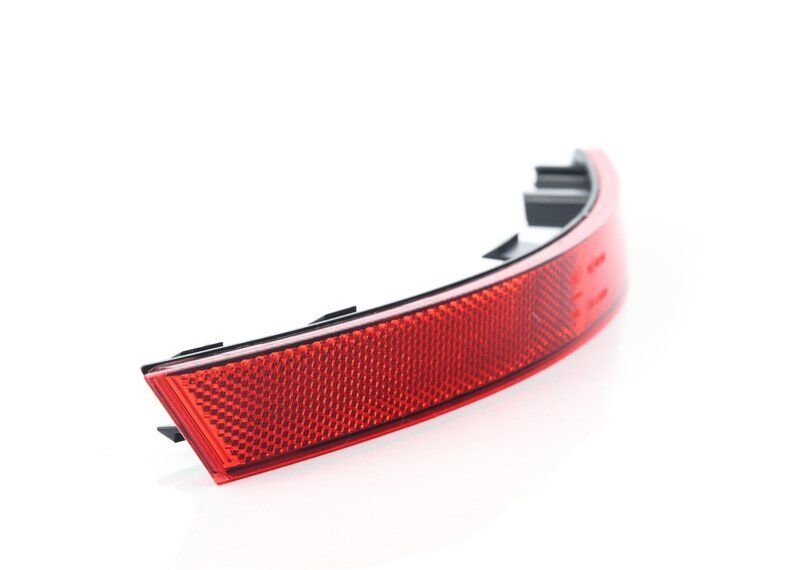 NEW GENUINE AUDI A4 B9 REAR BUMPER RIGHT O/S LIGHT REFLECTOR 8W0945106D - Image 2